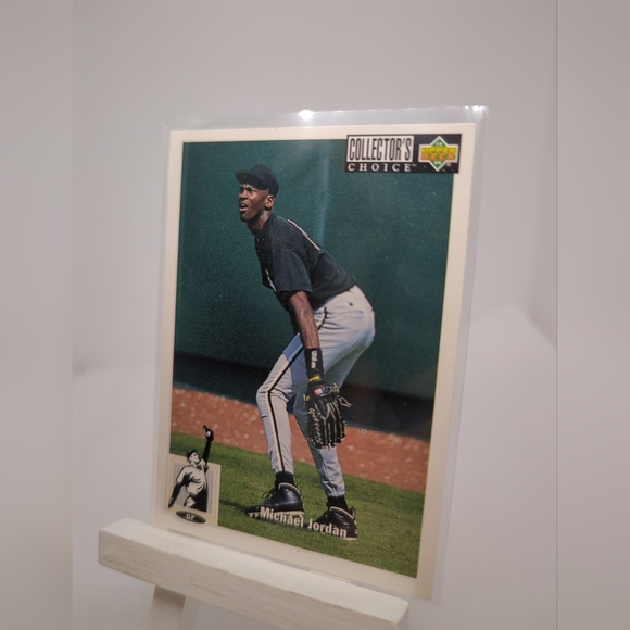1994-95 Upper Deck Collector's Choice - #23 Michael Jordan Nicely Centered & New - Picture 3 of 12